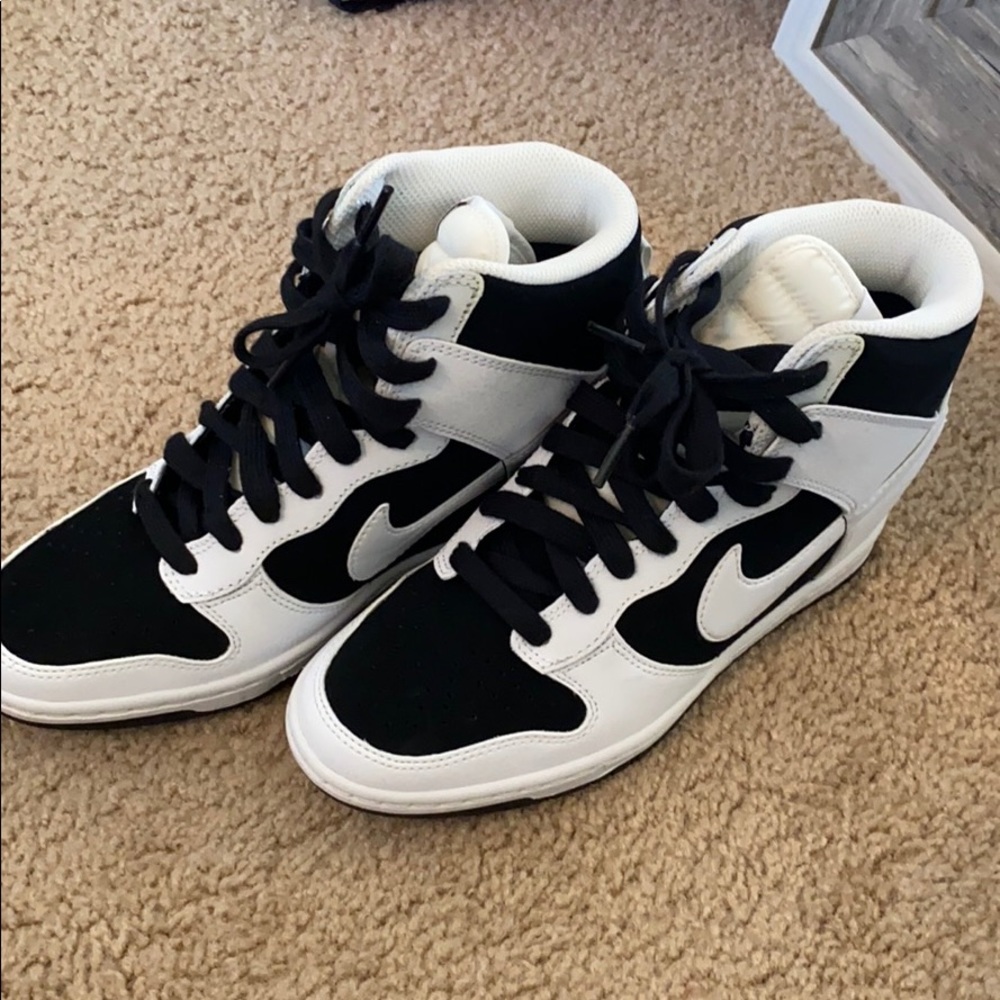 Brand New Never Worn Nike Sky Dunks Size 7.5